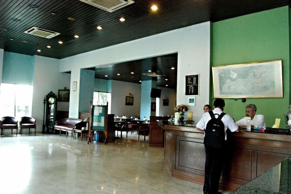 Super Oyo Townhouse 1 Hotel Salemba Cakarta Dış mekan fotoğraf